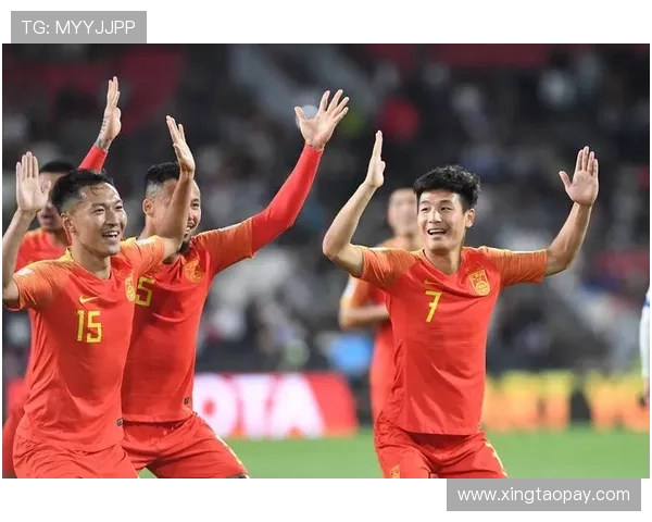 中国足球队逆袭成功 以3比1战胜强敌提前锁定亚洲杯四强席位