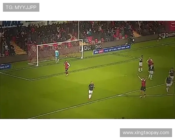 博卡青年与劲敌激战再燃新篇章 球场上演世纪对决